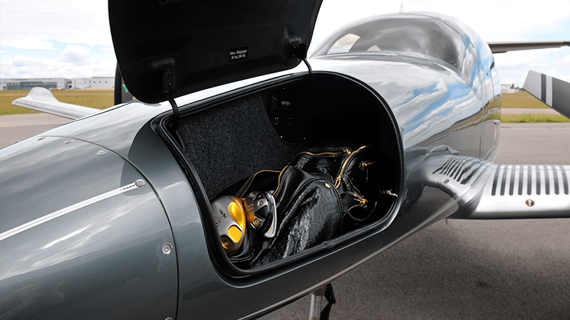 BAGAGEIRO FRONTAL AERONAVE DIAMOND DA62.png